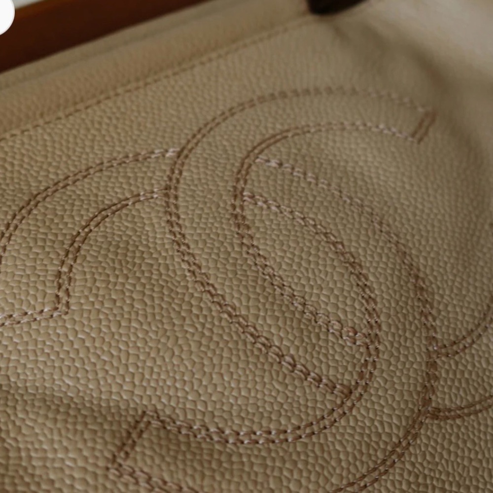 Authentic CHANEL beige caviar leather CC tortoise top handle satchel bag - Picture 5 of 14